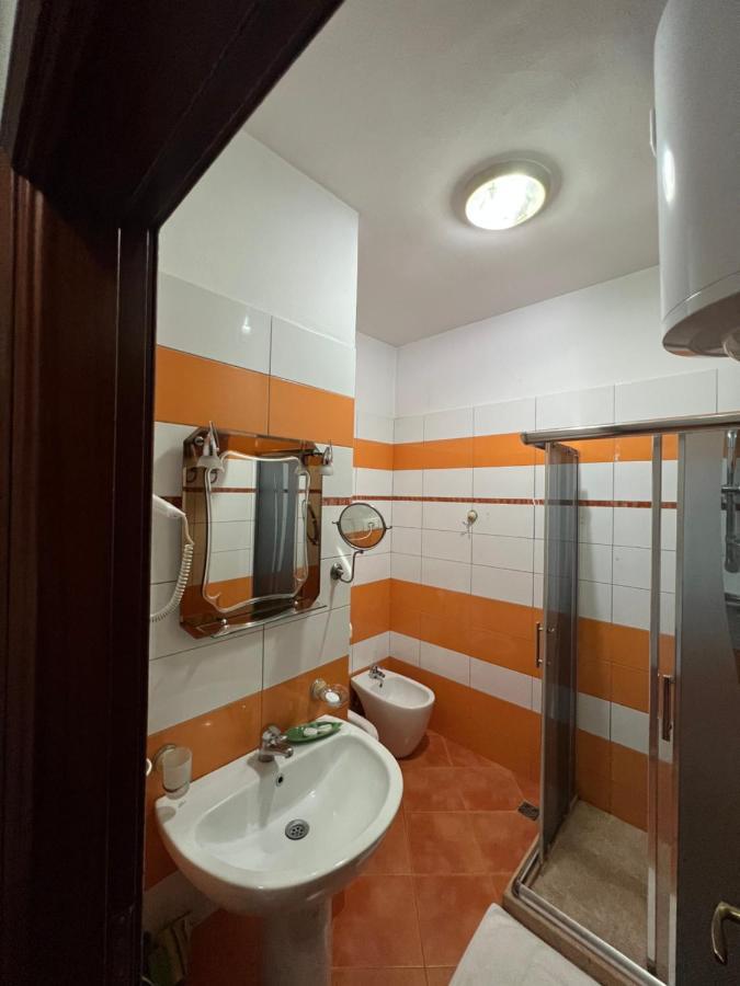 Bujtina Shqiptare Hotel Тирана Екстериор снимка