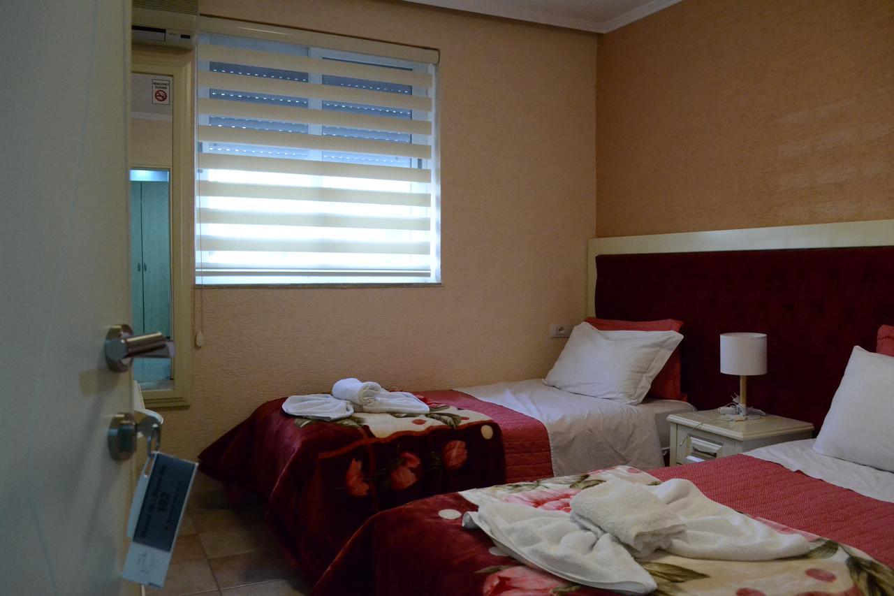 Bujtina Shqiptare Hotel Тирана Екстериор снимка