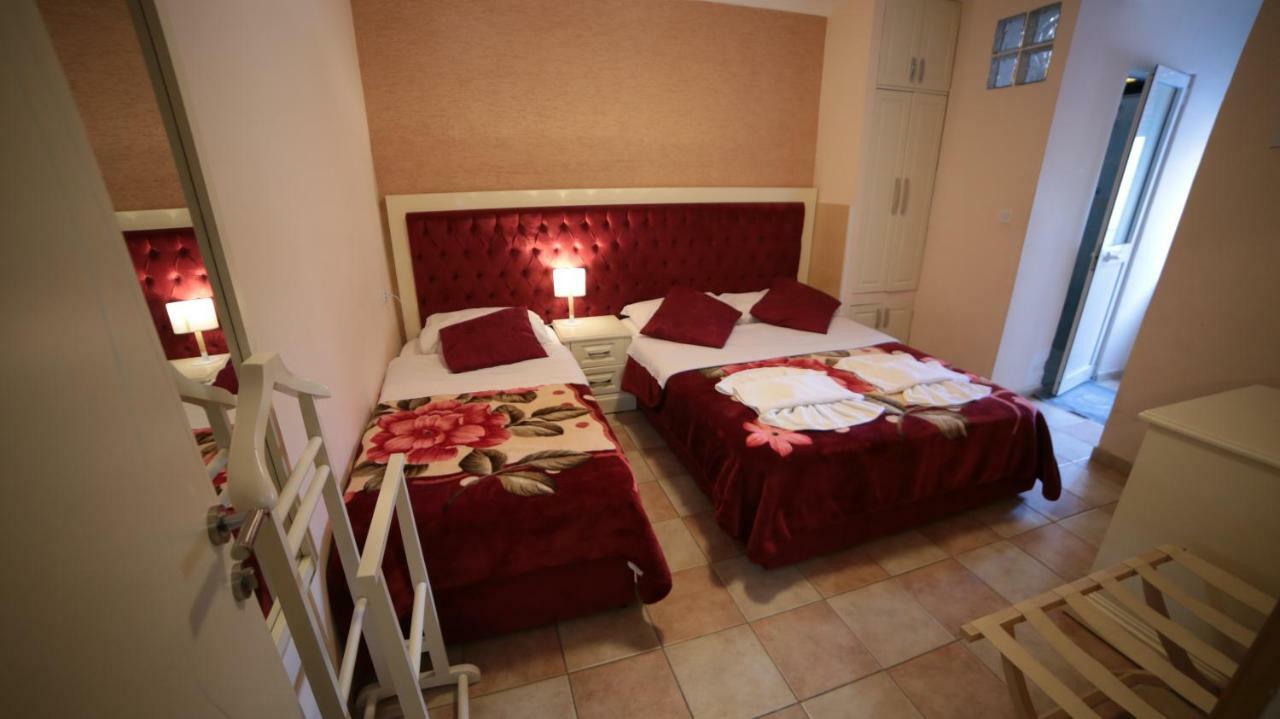 Bujtina Shqiptare Hotel Тирана Екстериор снимка
